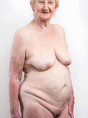 mature grandma posing nude