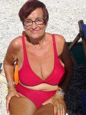 sexy tiro mature bikini porn pics