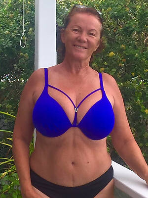 beautiful mature bikini girls pics