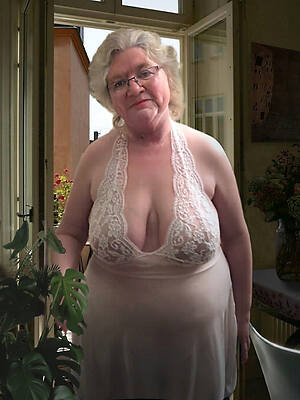 hot grandmas undress pics