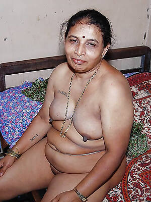 beautiful indian grown up milf love posing nude