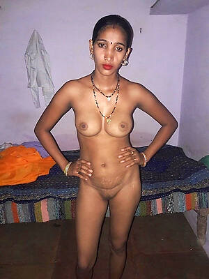 indian grown up ladies love posing stripped