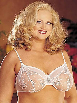 classic of age unveils her sexy body