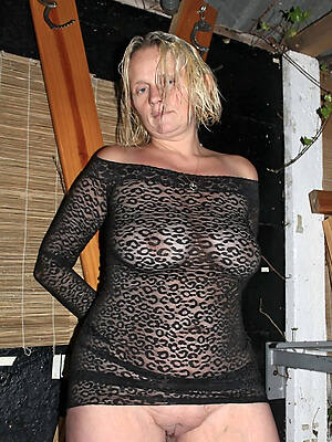 horny amateur mature flaunts say no to tits