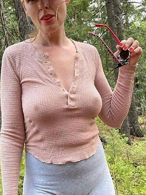 hot mature battalion cameltoe teasing us