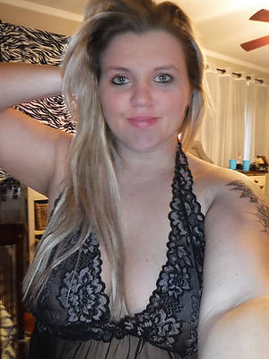 mature blonde pussy posing nude