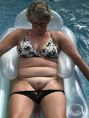 free pics of beautiful hot mature women in bikini