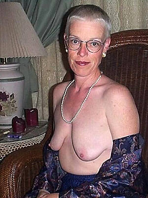 classic mature nudes gallery